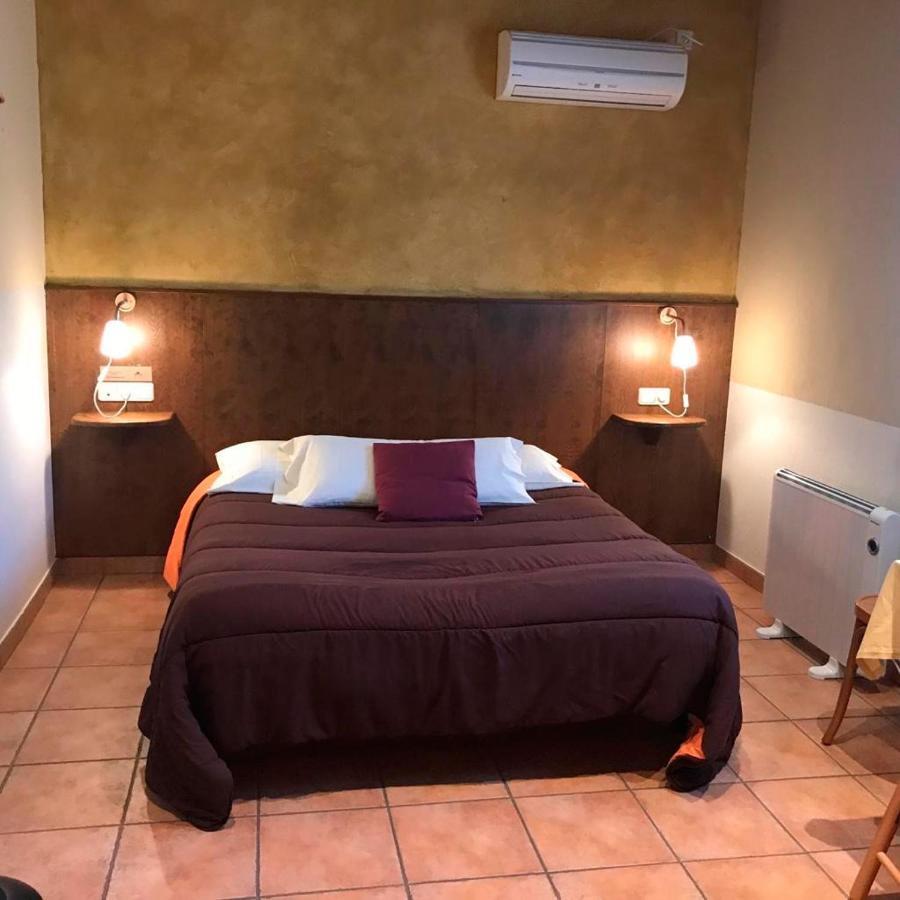 Hotel Familiar Baga Bagian luar foto