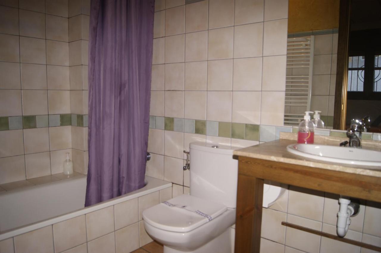 Hotel Familiar Baga Bagian luar foto
