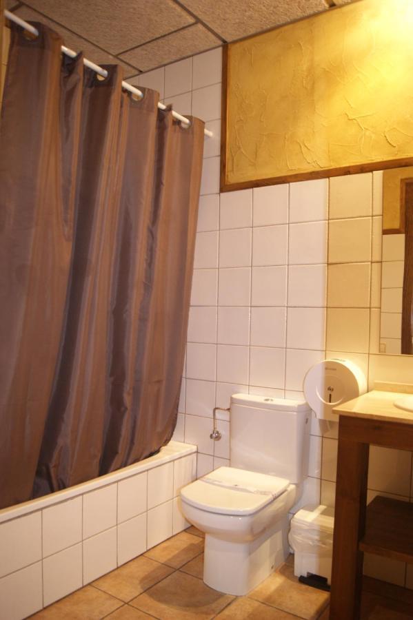 Hotel Familiar Baga Bagian luar foto