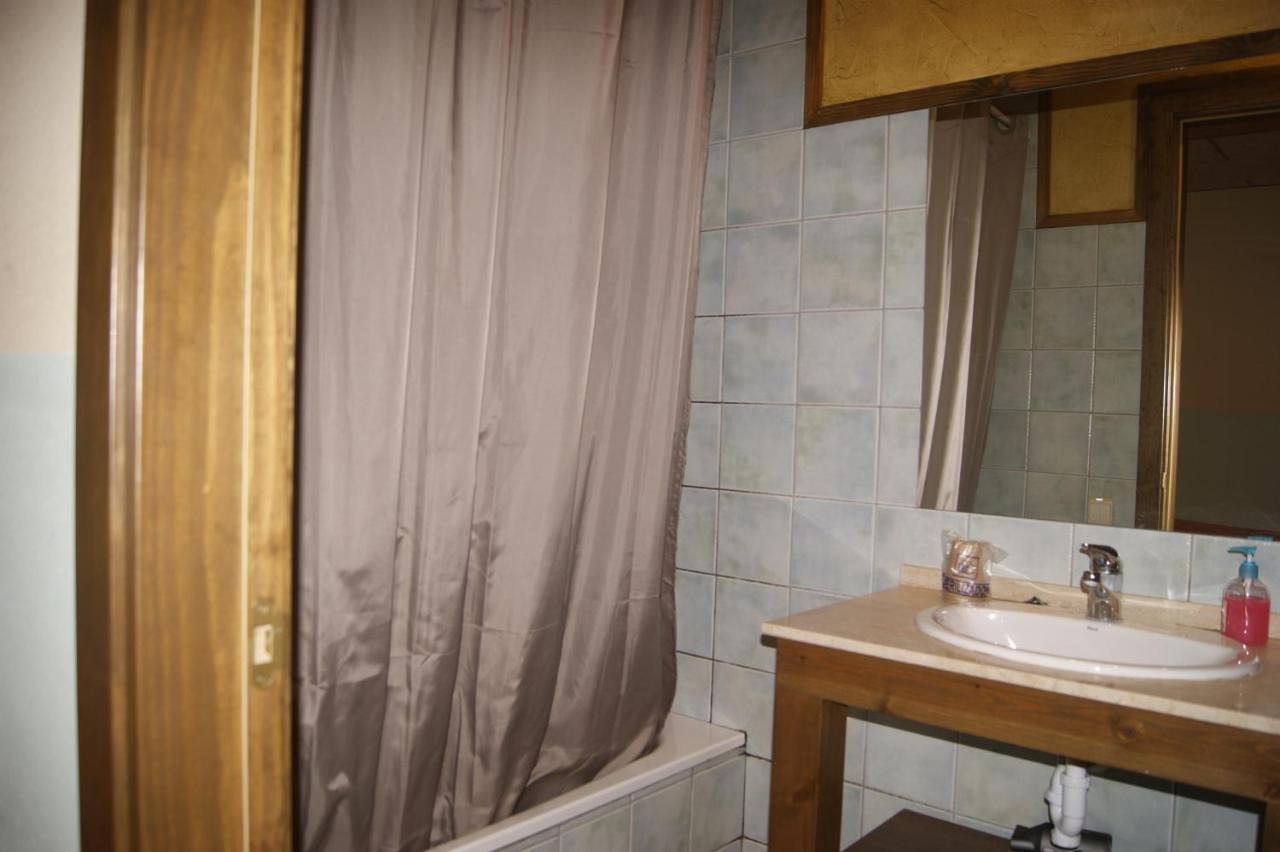 Hotel Familiar Baga Bagian luar foto