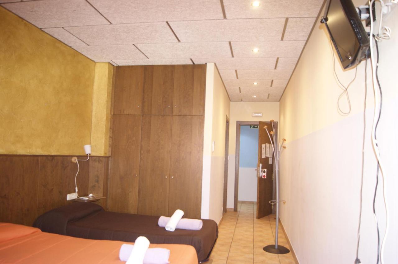 Hotel Familiar Baga Bagian luar foto