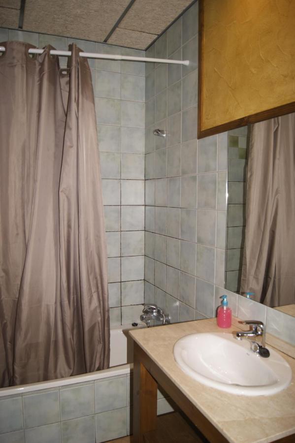 Hotel Familiar Baga Bagian luar foto
